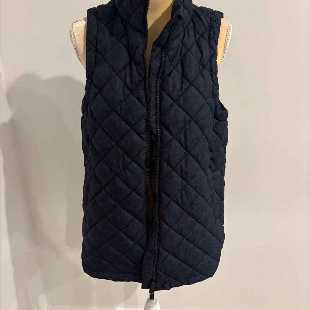 Athlet Whisper Featherless Print Quilted Navy and Black Vest